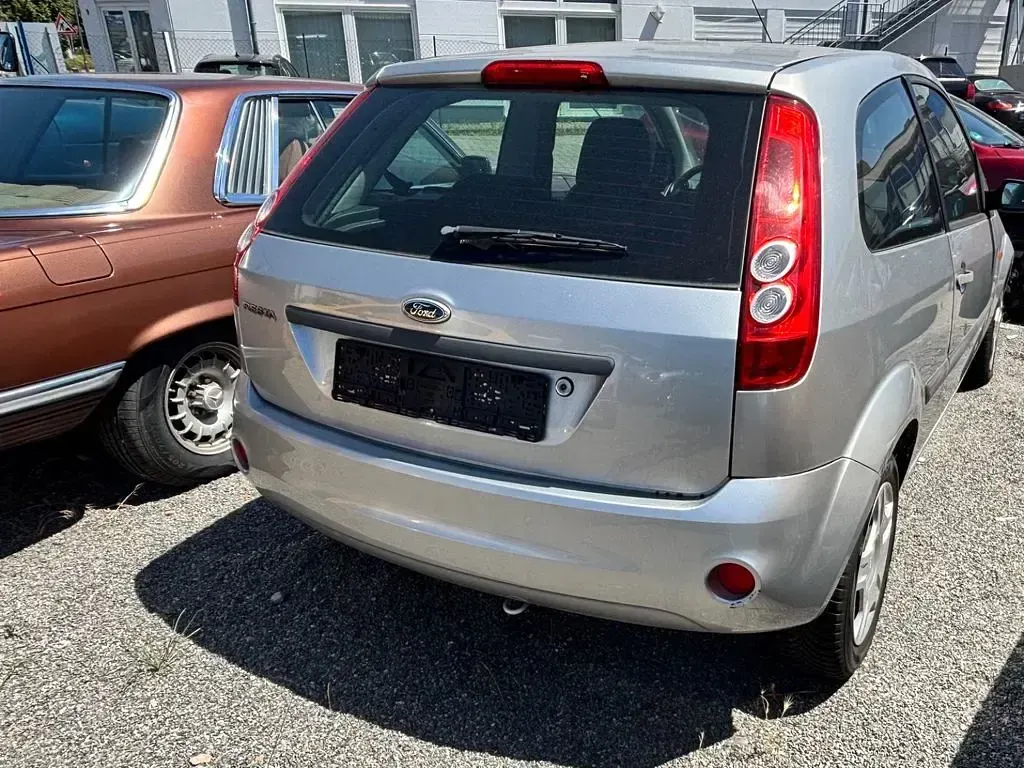 Gebraucht Ford Fiesta Fun X 60 PS (44 kW) 2007 Silber Kleinwagen