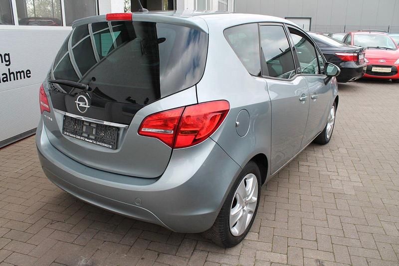 Gebraucht Opel Meriva Design Edition 101 PS (74 kW) 2011 Silber Van / Kleinbus