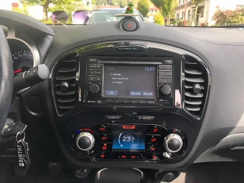 Second-hand Nissan Juke 117 CP (86 kW) 2012 Negru SUV