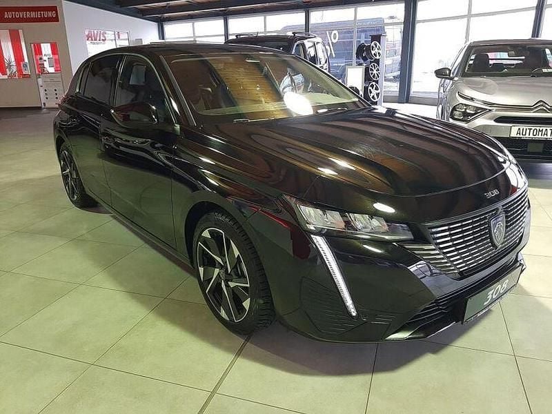 Lackierung schwarz perla nera (metallic) Gebraucht 2022 Peugeot 308 Allure Limousine | 28.990 € - Bild 1/4