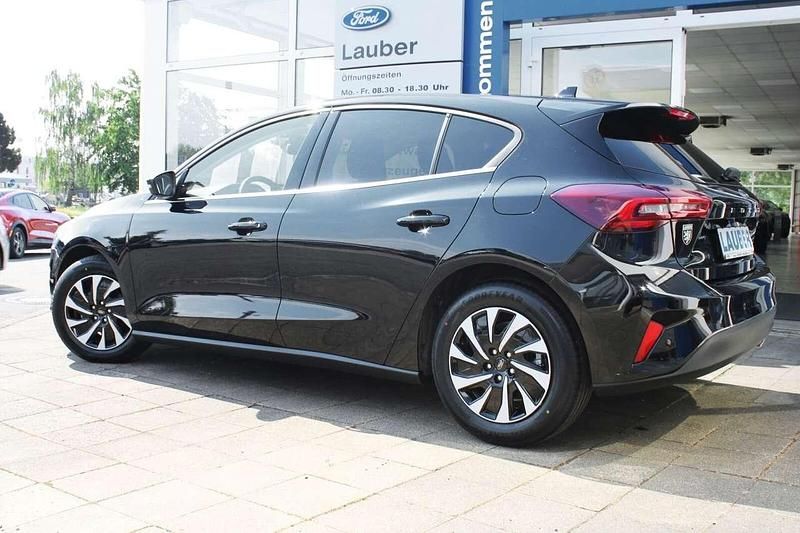 Gebraucht Ford Focus Titanium 125 PS (91 kW) 2024 Agate black Limousine