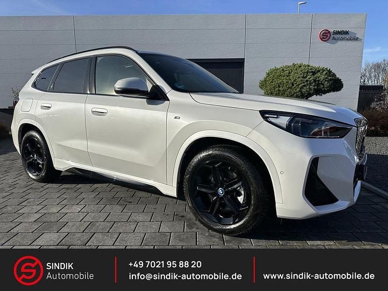 Weiß Gebraucht 2024 BMW iX1 M Sport SUV | 49.980 € (Teuer) - Bild 1/4