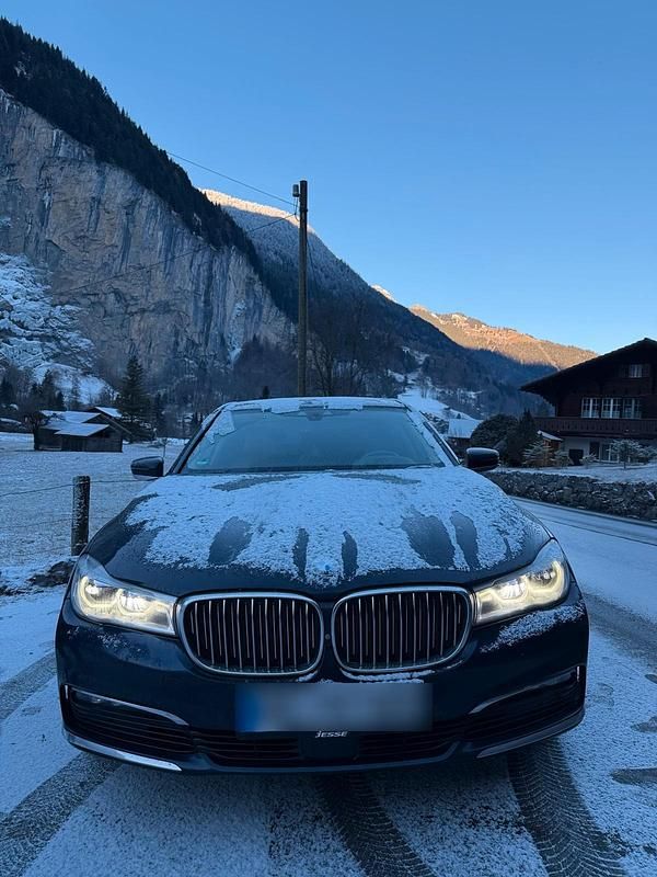 Blau Gebraucht 2016 BMW 730 Limousine | 24.500 € (Guter Preis) - Bild 1/4