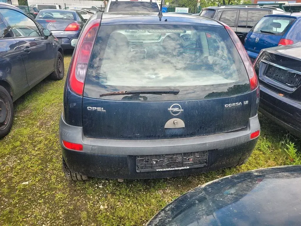 Używany Opel Corsa Sport 75 KM (55 kW) 2002 Niebieski Hatchback