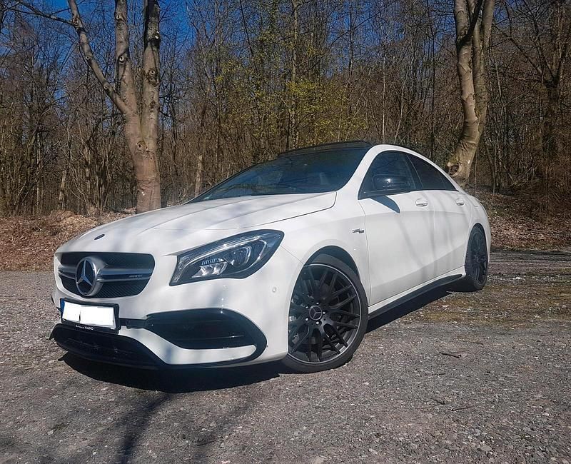 Weiß Gebraucht 2017 Mercedes CLA45 AMG AMG Coupé | 34.999 € (Fairer Preis) - Bild 1/4