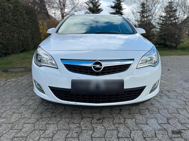 Gebraucht Opel Astra 125 PS (91 kW) 2011 Weiß Kombi