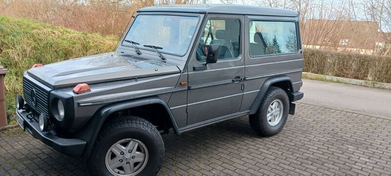 Grau Gebraucht 1988 Mercedes G280 SUV | 37.800 € - Bild 1/4
