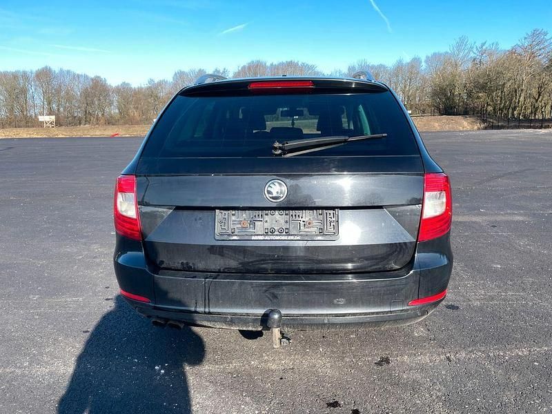 Gebraucht Skoda Superb Elegance 140 PS (102 kW) 2014 Schwarz Kombi