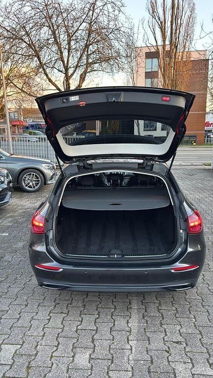 Gebraucht Mercedes C220 Night 200 PS (147 kW) 2022 Grau Limousine