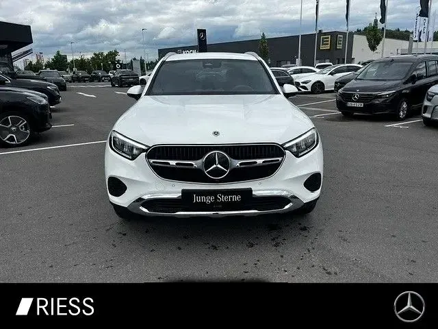Gebraucht Mercedes GLC200 Avantgarde 204 PS (150 kW) 2025 Unilack polarweiß SUV