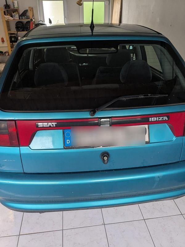 Blau Gebraucht 1998 Seat Ibiza Kleinwagen | 900 € (Guter Preis) - Bild 1/4