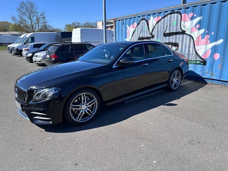 Schwarz Gebraucht 2019 Mercedes E220 AMG line Limousine | 22.600 € (Etwas zu teuer) - Bild 1/4
