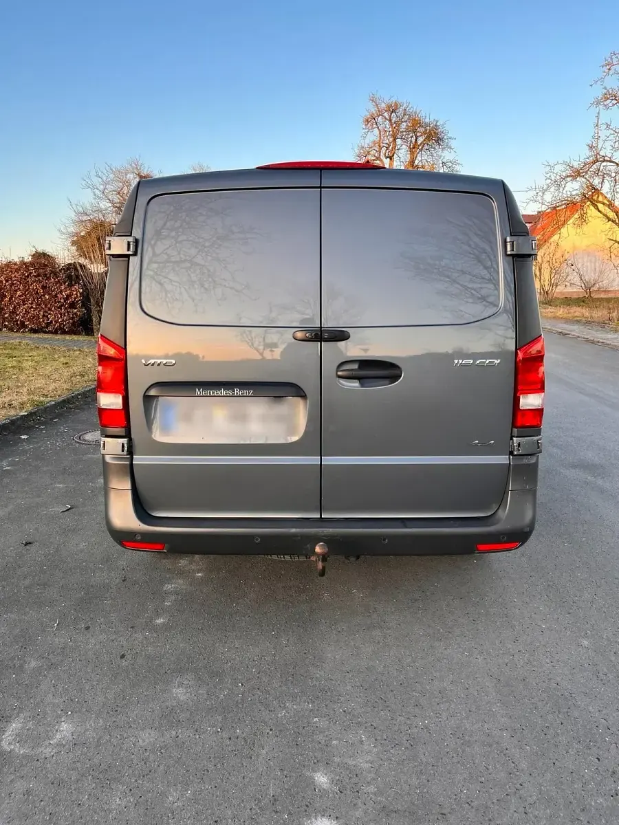 Gebraucht Mercedes Vito 190 PS (139 kW) 2018 Grau Van