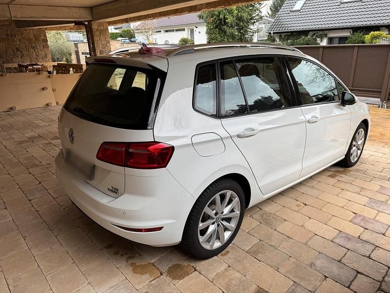 Gebraucht VW Golf VII Highline 125 PS (91 kW) 2016 Weiß Kombi