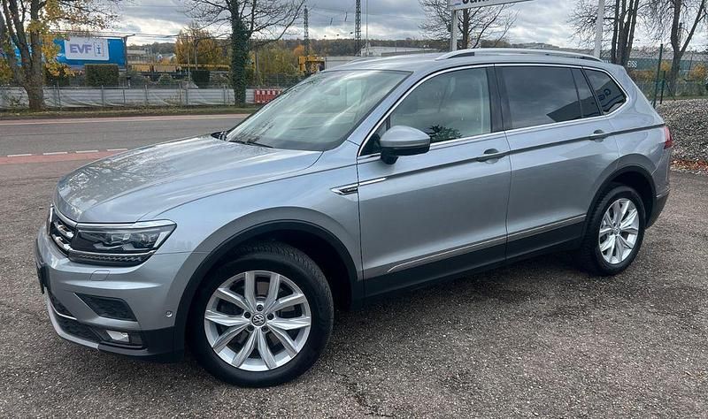 Silber Gebraucht 2020 VW Tiguan Allspace Highline SUV | 23.850 € (Fairer Preis) - Bild 1/4