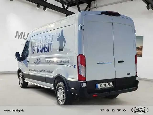 Gebraucht Ford Transit Trend 135 kW (184 PS) 2022 Weiß Van / Kleinbus