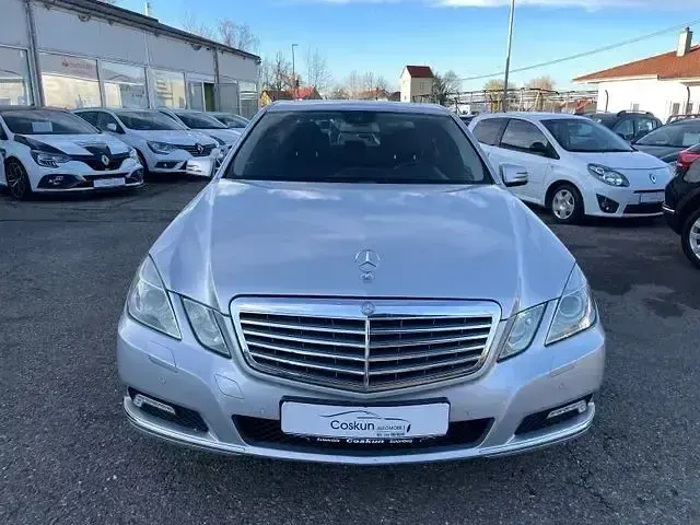 Gebraucht Mercedes E300 Elegance 204 PS (150 kW) 2010 Silber Limousine