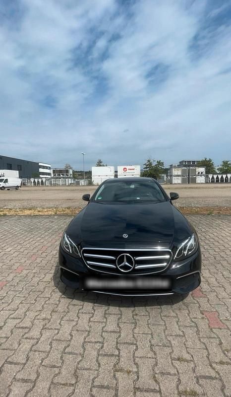 Gebraucht Mercedes E220 194 PS (142 kW) 2018 Schwarz Limousine