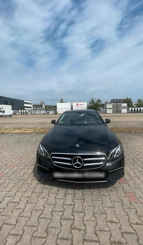 Gebraucht Mercedes E220 194 PS (142 kW) 2018 Schwarz Limousine