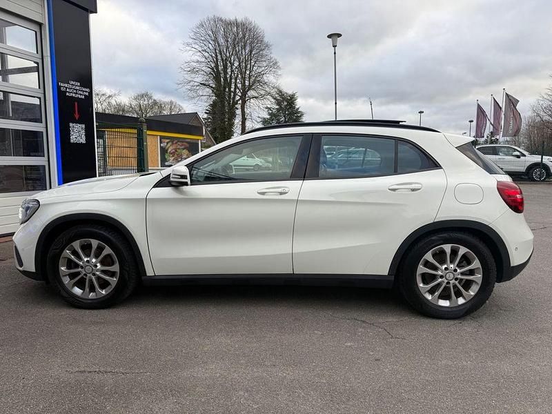 Gebraucht Mercedes GLA180 122 PS (89 kW) 2017 Weiß SUV