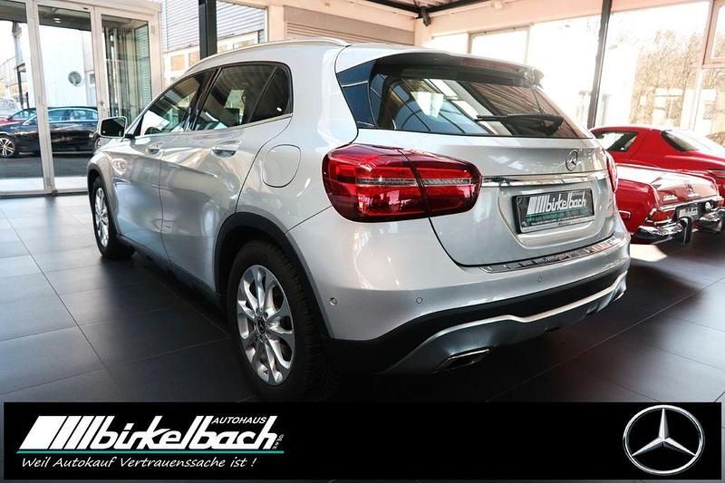 Gebraucht Mercedes GLA180 122 PS (89 kW) 2017 Silber SUV