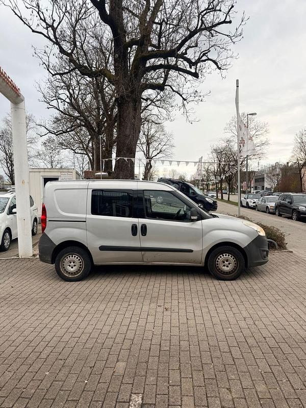 Usata Opel Combo 105 CV (77 kW) 2012 Grigio Monovolume