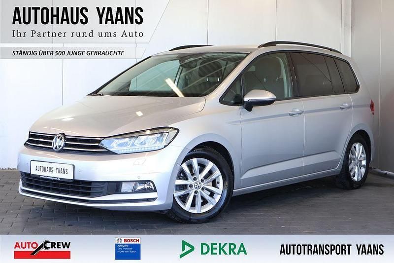 Silber Gebraucht 2019 VW Touran Comfortline Van / Kleinbus | 16.949 € (Fairer Preis) - Bild 1/4
