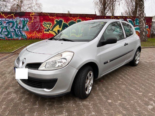 Gebraucht Renault Clio II 65 PS (47 kW) 2007 Silber