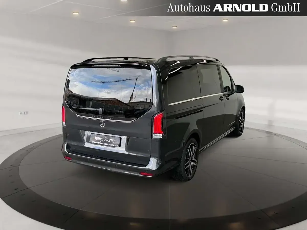 Gebraucht Mercedes V300 Exclusive 237 PS (174 kW) 2025 Grau (graphitgrau) Van / Kleinbus