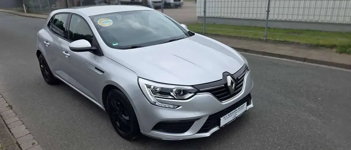 Gebraucht Renault Mégane Life 101 PS (74 kW) 2017 Platingrau Kleinwagen
