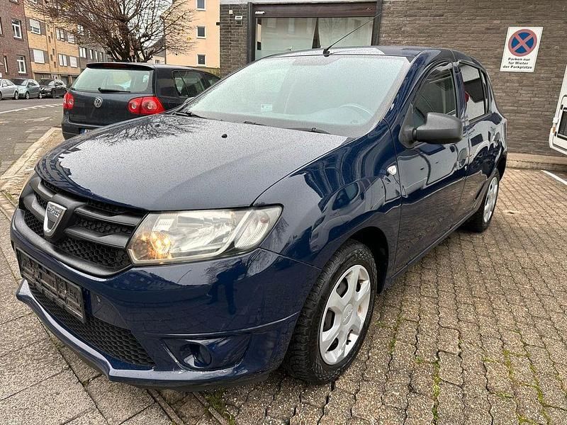 Blau Gebraucht 2015 Dacia Sandero Ambiance Limousine | 3.790 € (Guter Preis) - Bild 1/4