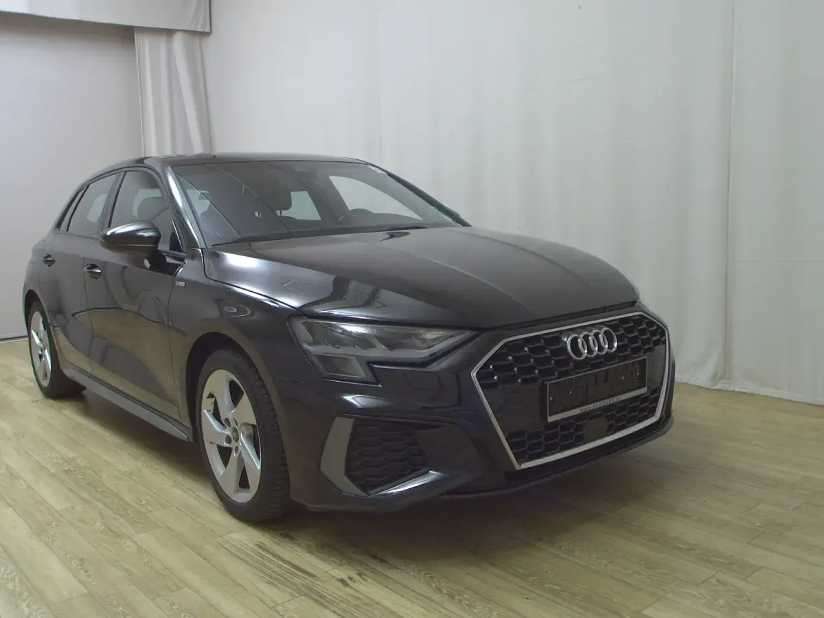 Gebraucht Audi A3 S-Line 116 PS (85 kW) 2023 Schwarz Limousine