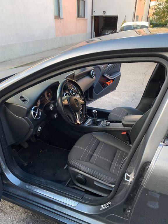Grau Gebraucht 2014 Mercedes A200 Limousine | 10.200 € (Fairer Preis) - Bild 1/4