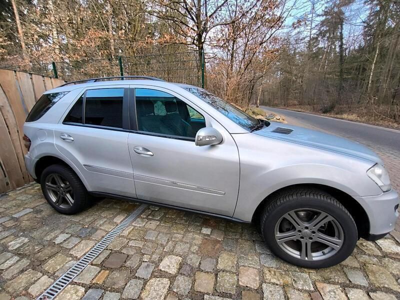 Silber Gebraucht 2007 Mercedes ML320 SUV | 7.900 € (Fairer Preis) - Bild 1/4