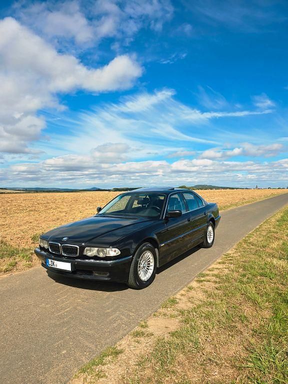 Schwarz Gebraucht 1994 BMW 750 Limousine | 15.500 € - Bild 1/4