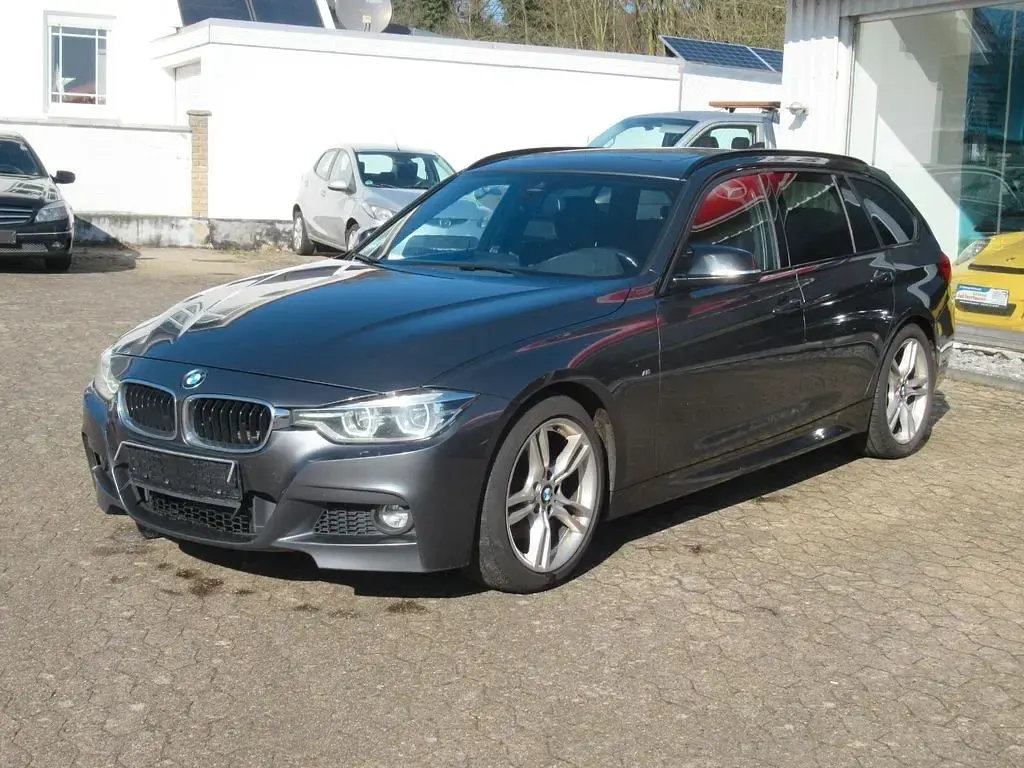Gebraucht BMW 330 M Sport 258 PS (189 kW) 2015 Grau Kombi