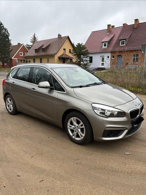 Braun Gebraucht 2014 BMW 218 Active Tourer Van / Kleinbus | 10.600 € (Fairer Preis) - Bild 1/4