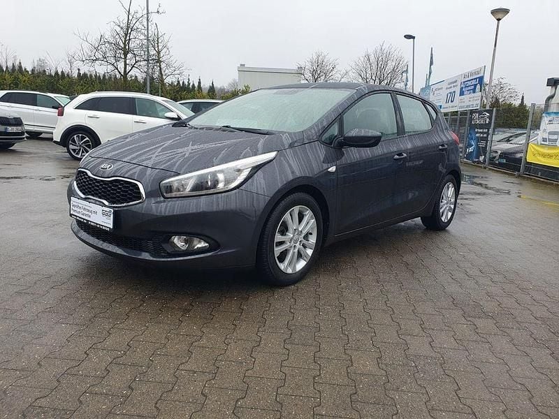 Gebraucht Kia Ceed Edition 7 99 PS (72 kW) 2012 Grau Kleinwagen