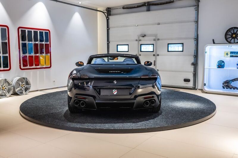 Neu Ferrari Roma 620 PS (456 kW) 2025 Blau Coupé