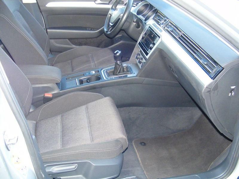 Gebraucht VW Passat Comfortline 150 PS (110 kW) 2019 Silber Kombi