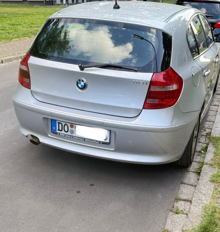 Silber Gebraucht 2008 BMW 118 Sport Line Kleinwagen | 3.990 € (Superpreis) - Bild 1/4