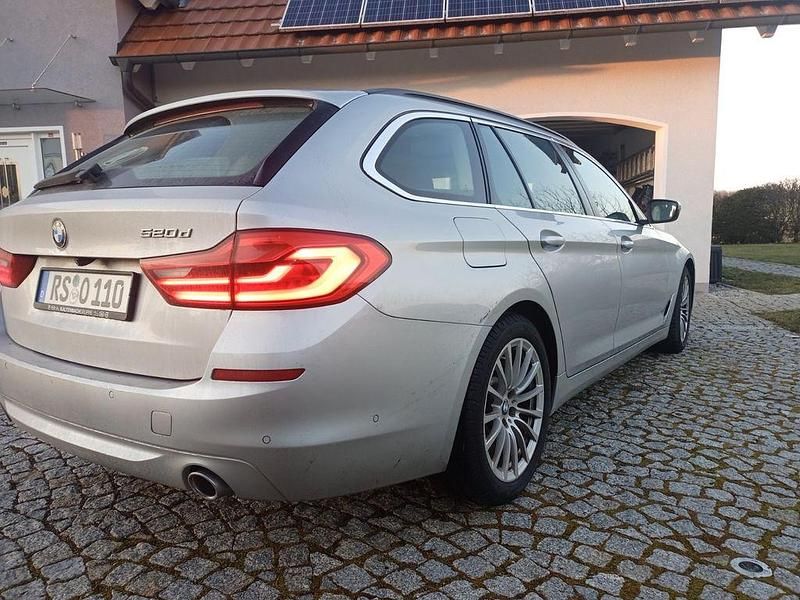 Gebraucht BMW 520 190 PS (139 kW) 2019 Silber Kombi