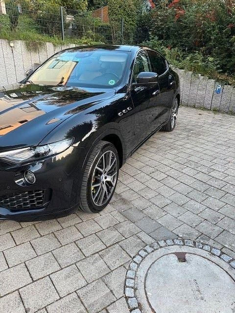Gebraucht Maserati Levante 275 PS (202 kW) 2018 Schwarz SUV
