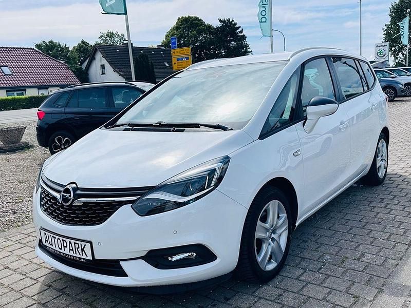 Weiß Gebraucht 2017 Opel Zafira Business Edition Van / Kleinbus | 12.712 € (Teuer) - Bild 1/4