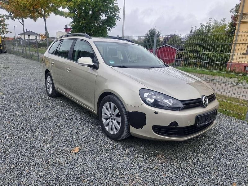Moon rock silver metallic Gebraucht 2013 VW Golf VII Trendline Kombi | 2.950 € (Superpreis) - Bild 1/4