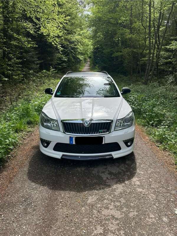 Weiß Gebraucht 2012 Skoda Octavia RS Kombi | 10.400 € (Fairer Preis) - Bild 1/4