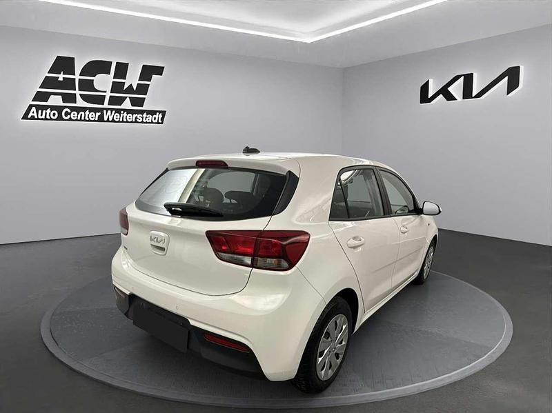 Second-hand Kia Rio 84 CP (61 kW) 2022 Alb Hatchback