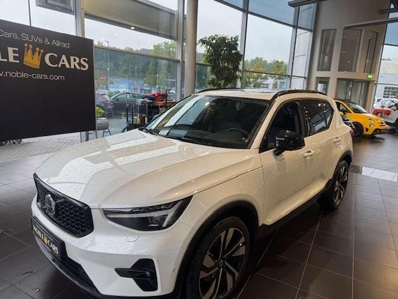 Crystal white / metallic (metallic) Gebraucht 2024 Volvo XC40 Ultra SUV | 44.490 € (Teuer) - Bild 1/4