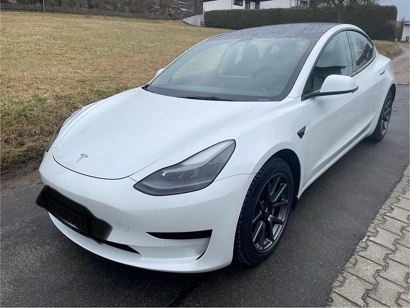 Gebraucht Tesla Model 3 Standard Range 239 kW (325 PS) 2021 Weiß Limousine