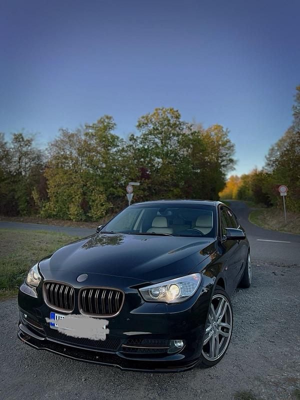 Schwarz Gebraucht 2012 BMW 530 SUV | 10.500 € - Bild 1/4
